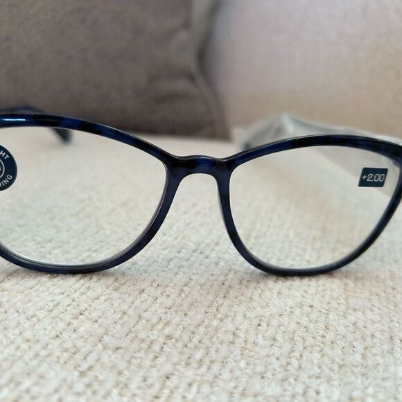 Peepers blue light
+200 - Picture 4 of 6